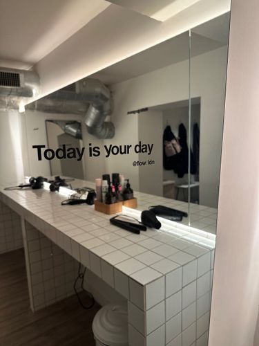 4 image in gallery