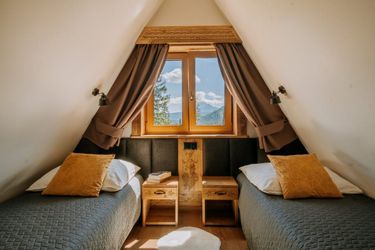 6 image in gallery