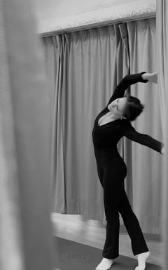 Stretching in Vilnius 🦢
