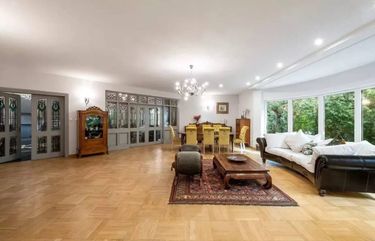 2 image in gallery