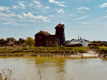 11 image in gallery