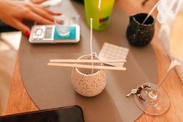 6 image in gallery