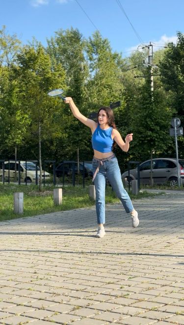 6 image in gallery