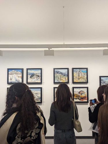 2 image in gallery