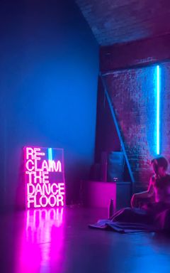 23£ Unique NEON style yoga — 8am Tue, Sept 5 cover