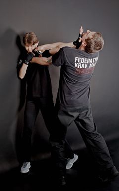 KRAV MAGA тренировка по самообороне cover