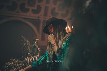 7 image in gallery