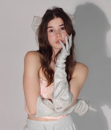 6 image in gallery