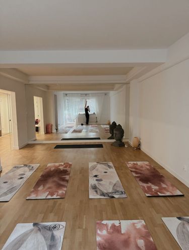 6 image in gallery