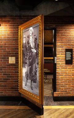 Explore london speakeasies🍾 cover