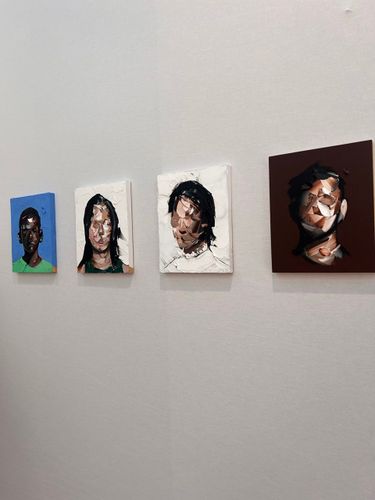 4 image in gallery