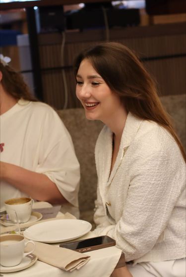 8 image in gallery