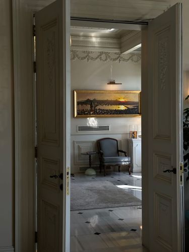 6 image in gallery