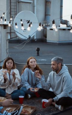 Sunday Locals brunch💛 cover