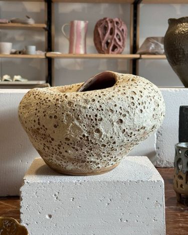 6 image in gallery