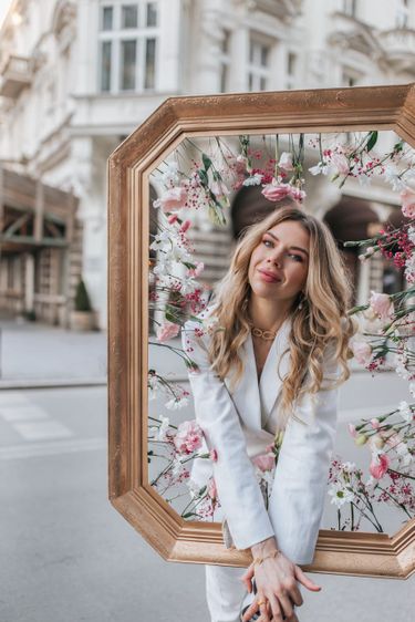 4 image in gallery