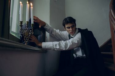 6 image in gallery