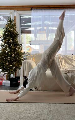 уютная зимняя йога на Mikołajki cover